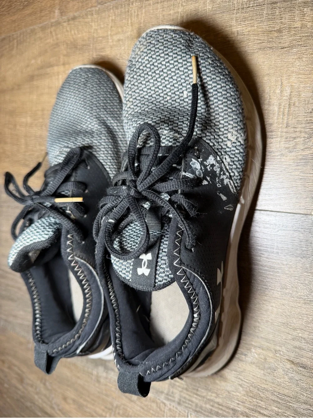 Under Armour Women’s Black and Gray Knit Lace-Up Sneakers - 8